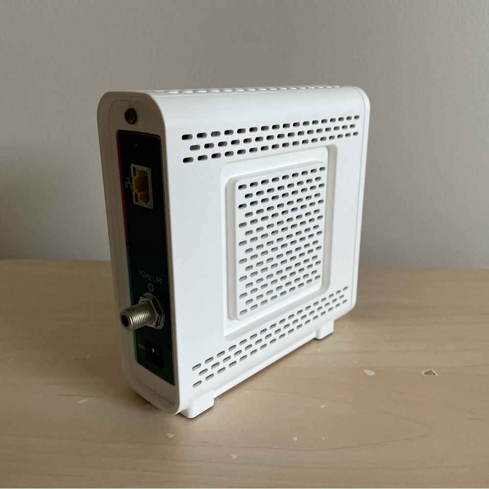 ARRIS White Networking Modem - Picture 2 of 3